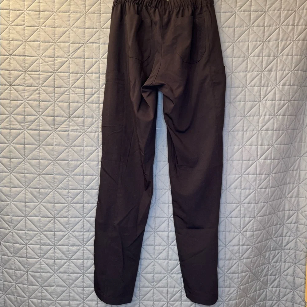 Vera Bradley: Scrub Cargo V5109 Mary Black Pants